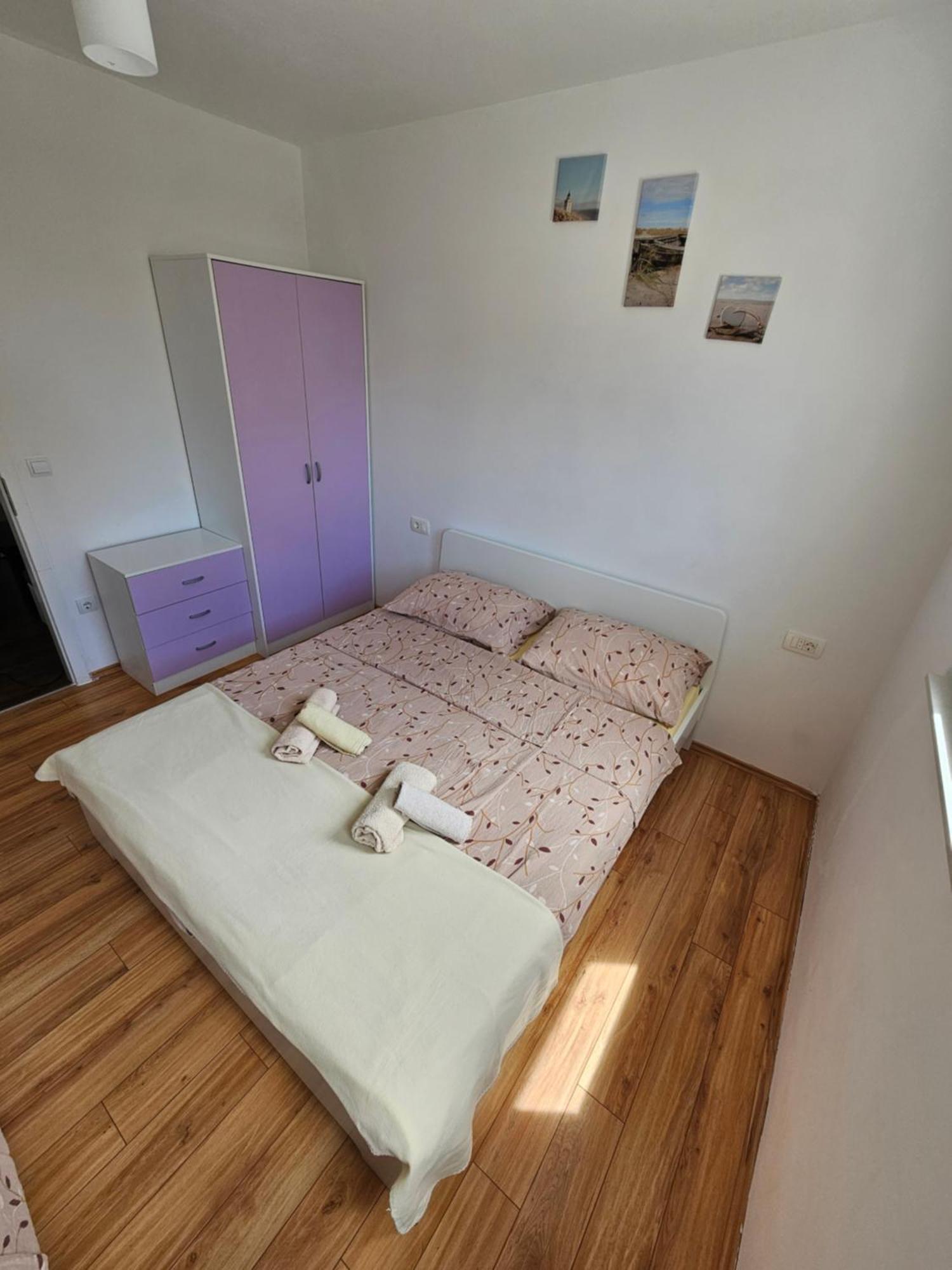 Apartments Lara Дрвеник Экстерьер фото
