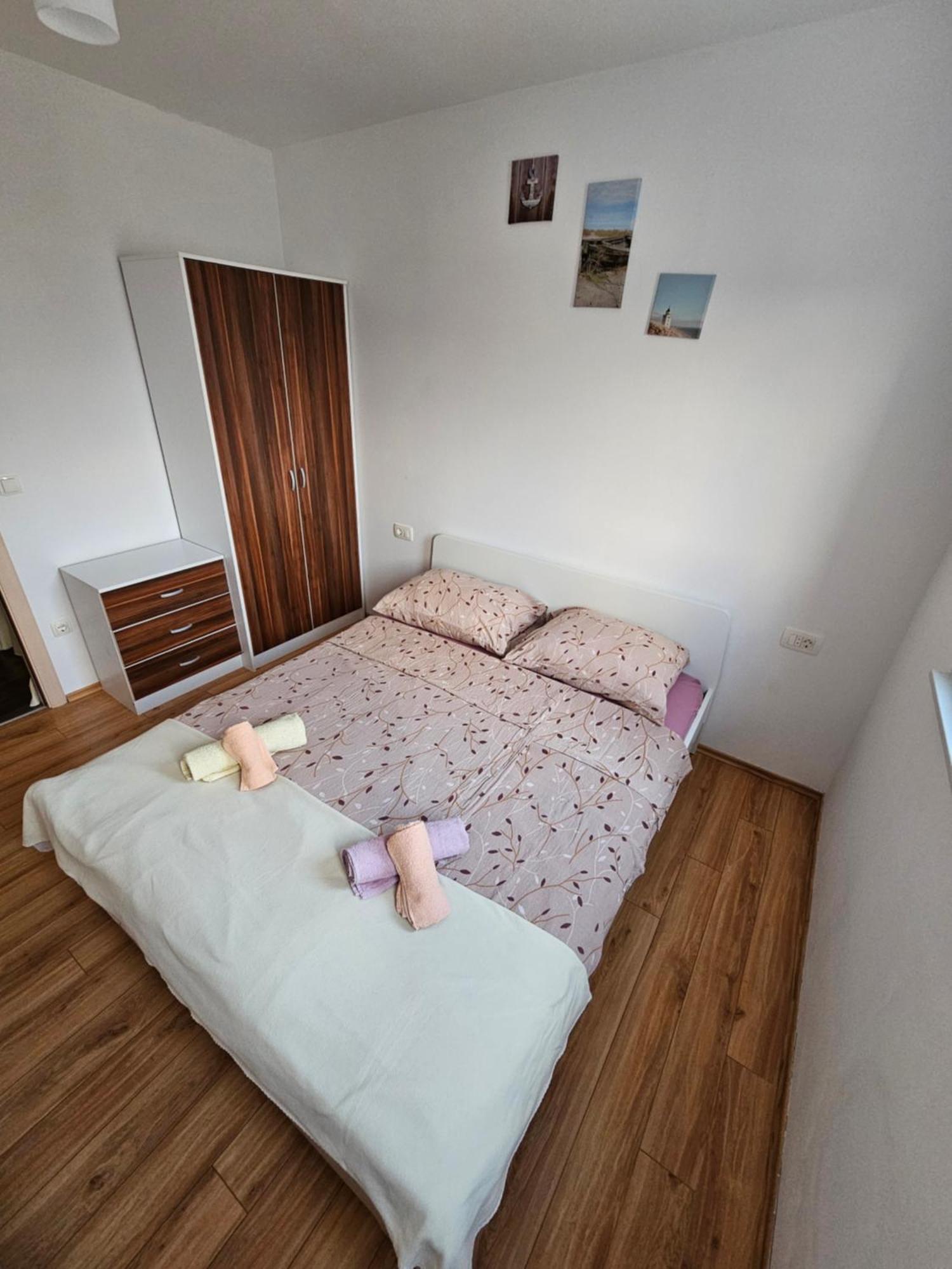 Apartments Lara Дрвеник Экстерьер фото