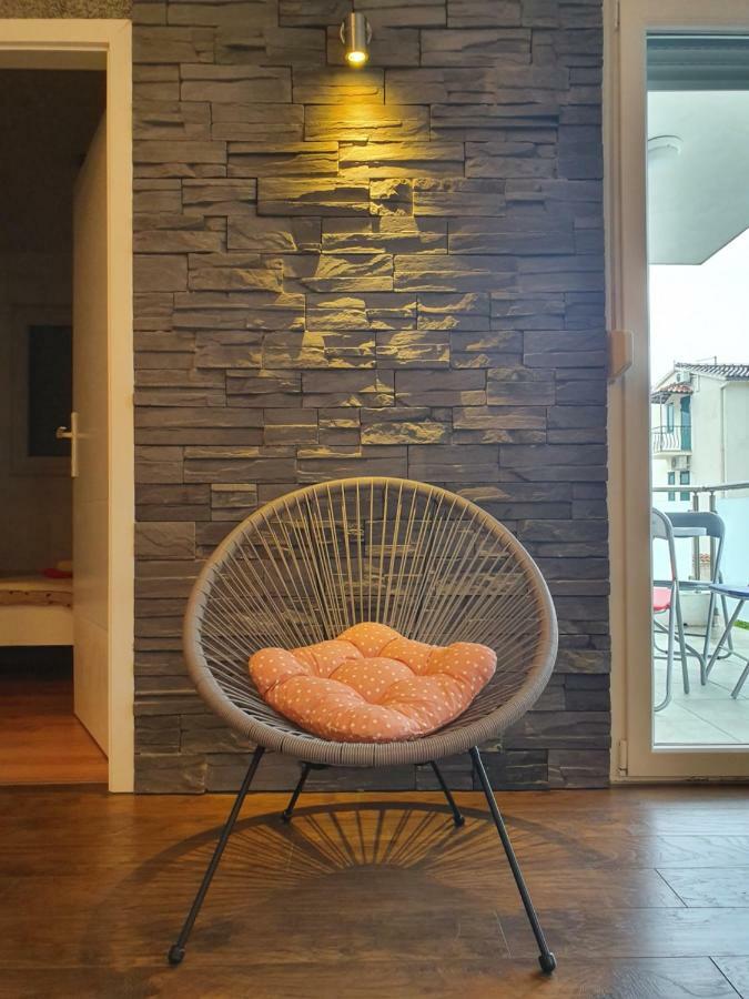Apartments Lara Дрвеник Экстерьер фото
