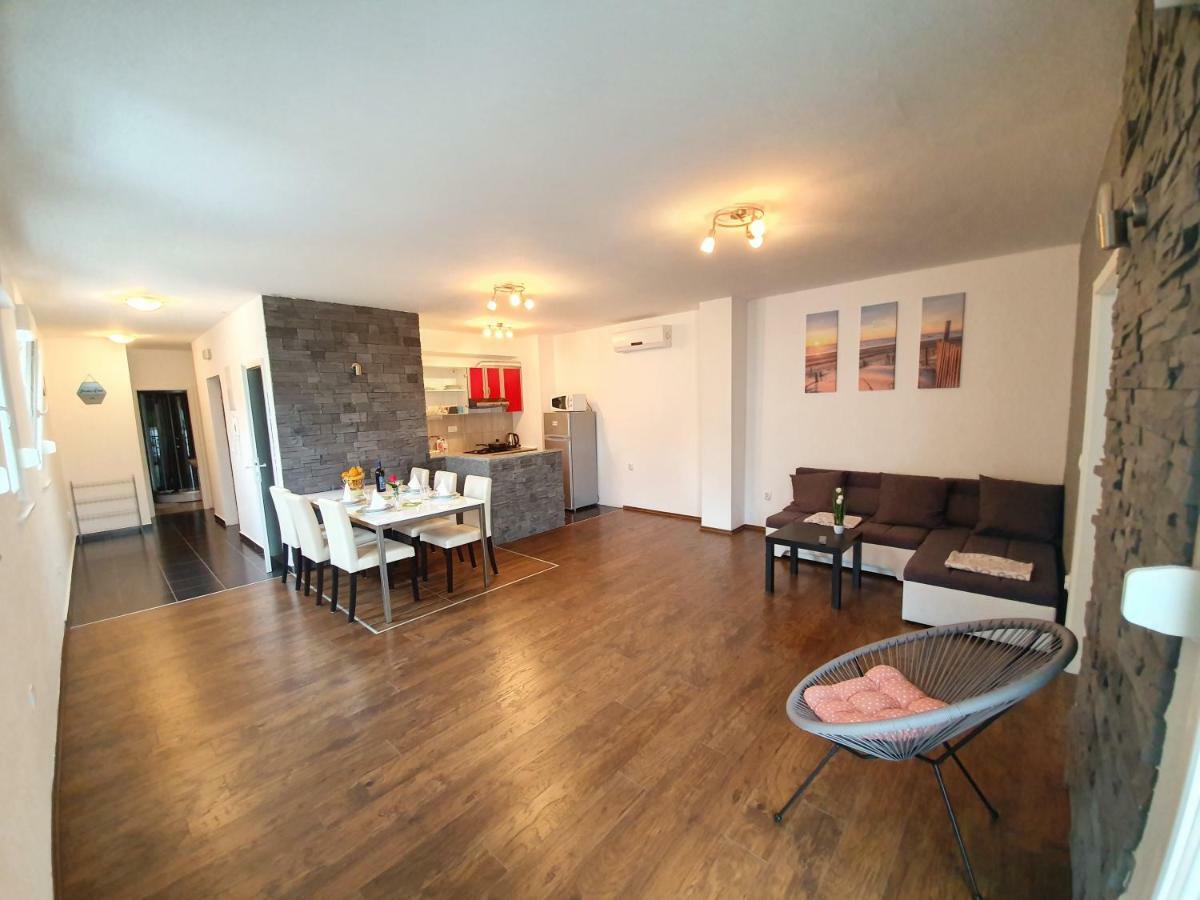 Apartments Lara Дрвеник Экстерьер фото