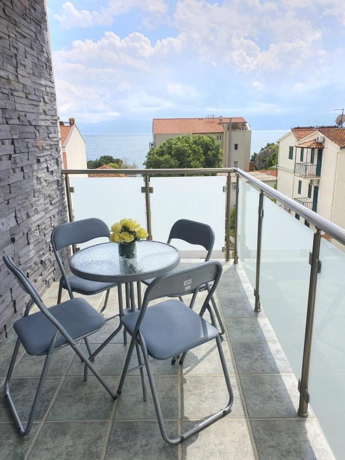Apartments Lara Дрвеник Экстерьер фото