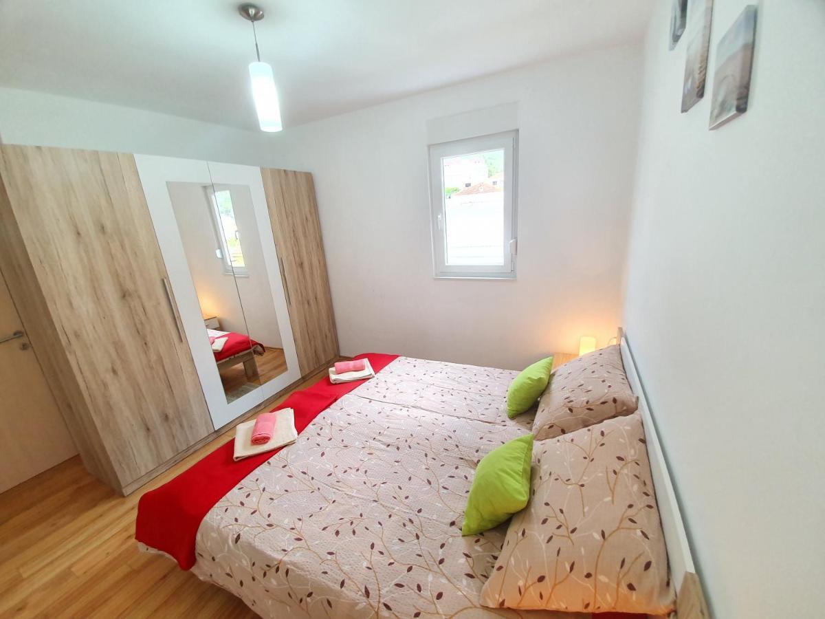 Apartments Lara Дрвеник Экстерьер фото