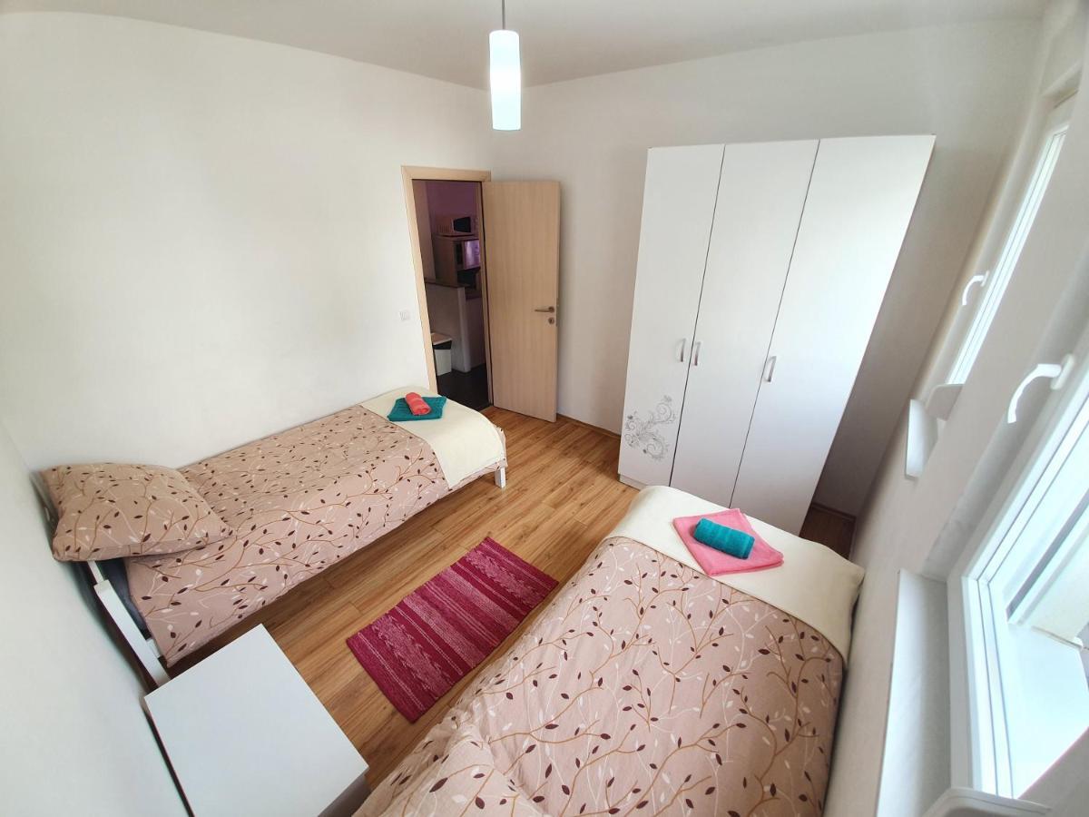 Apartments Lara Дрвеник Экстерьер фото